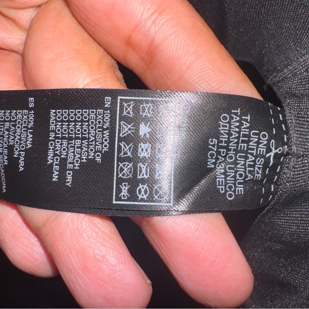 100% wool hat - forever21 - Picture 2 of 4